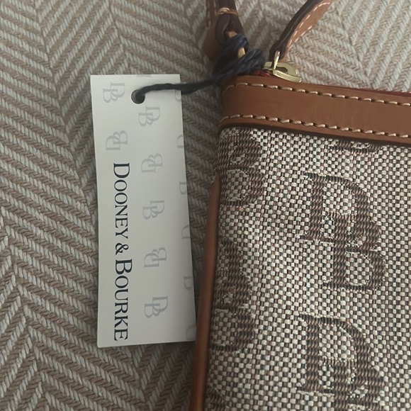 🥂𝐇𝐏!🥂DOONEY & BOURKE TAN AND CREAM WRISTLET NWT - Picture 3 of 10